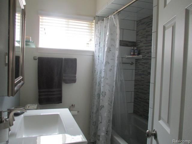 25399 Orchard Grove Street, Southfield, MI 48033