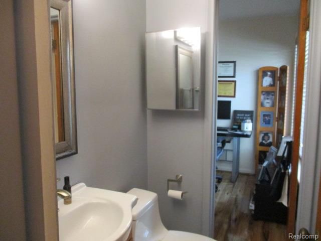 25399 Orchard Grove Street, Southfield, MI 48033