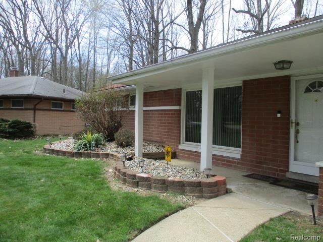 25399 Orchard Grove Street, Southfield, MI 48033