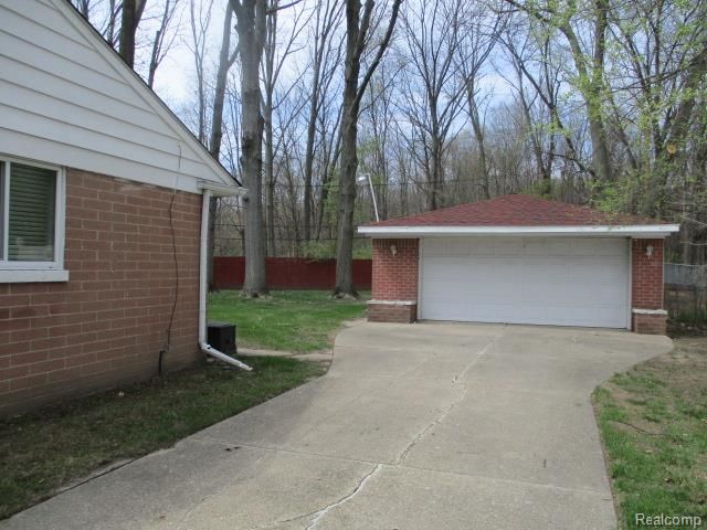 25399 Orchard Grove Street, Southfield, MI 48033