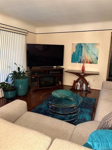 25399 Orchard Grove Street, Southfield, MI 48033