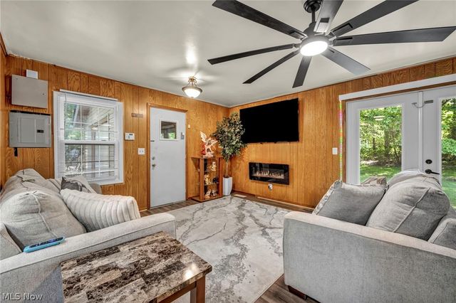 1863 Deerfield Avenue SW, Warren, OH 44485
