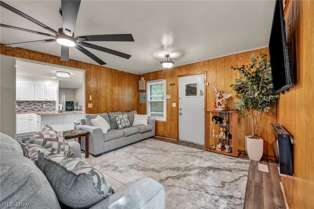 1863 Deerfield Avenue SW, Warren, OH 44485