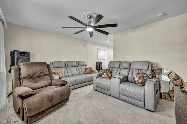 1863 Deerfield Avenue SW, Warren, OH 44485