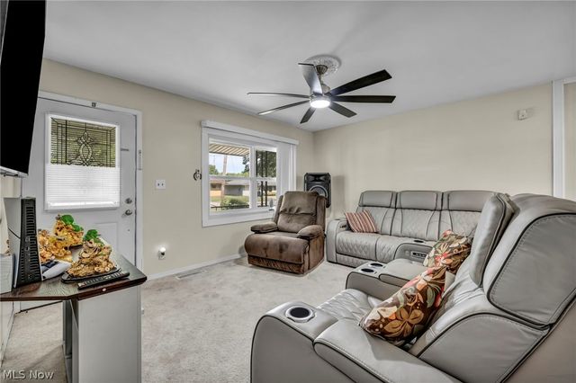 1863 Deerfield Avenue SW, Warren, OH 44485