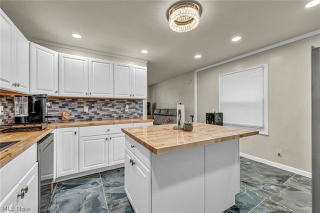 1863 Deerfield Avenue SW, Warren, OH 44485
