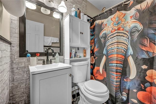 1863 Deerfield Avenue SW, Warren, OH 44485