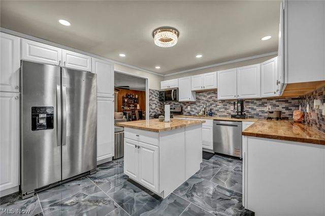 1863 Deerfield Avenue SW, Warren, OH 44485