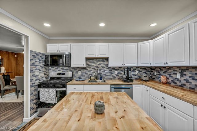 1863 Deerfield Avenue SW, Warren, OH 44485