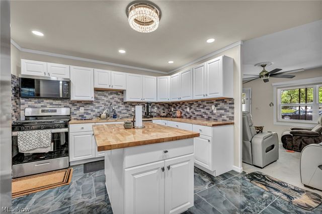 1863 Deerfield Avenue SW, Warren, OH 44485