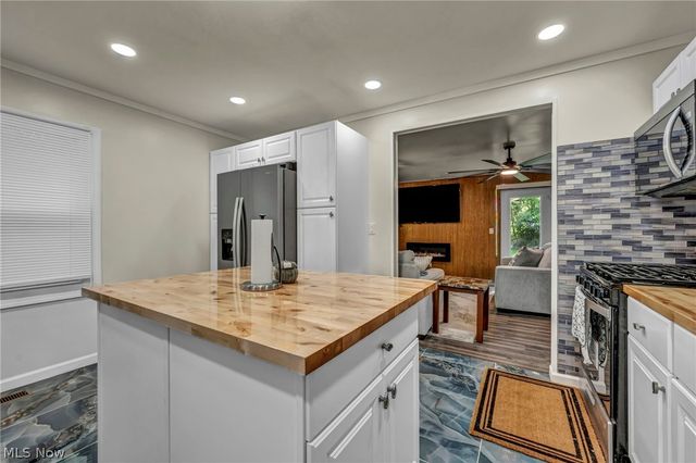 1863 Deerfield Avenue SW, Warren, OH 44485