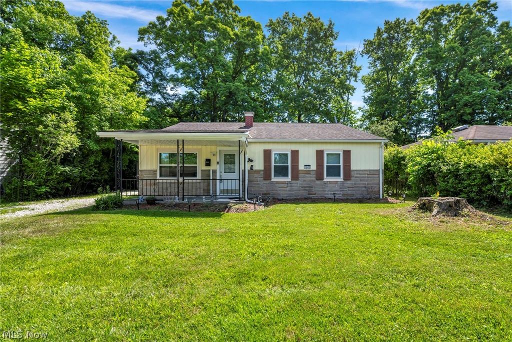 1863 Deerfield Avenue SW, Warren, OH 44485