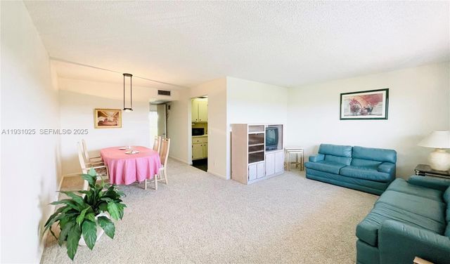 301 SW 135th Ave 415C, Pembroke Pines, FL 33027