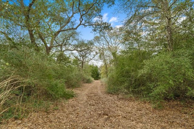 000 Hwy 90a, Sheridan, TX 77475