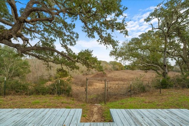 000 Hwy 90a, Sheridan, TX 77475