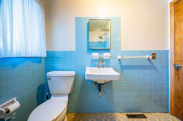 64 Sun Street, Parkersburg, WV 26101