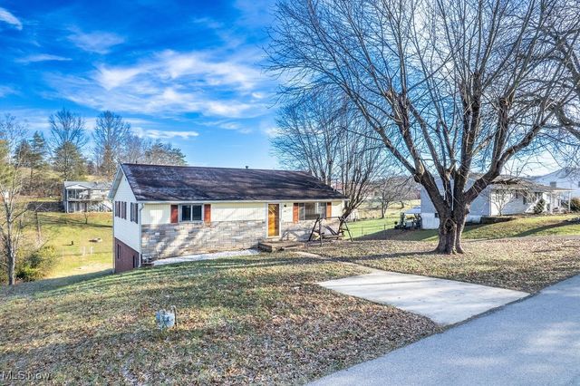 64 Sun Street, Parkersburg, WV 26101