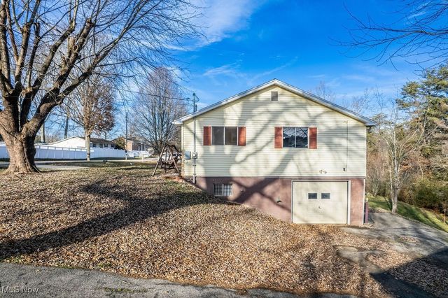 64 Sun Street, Parkersburg, WV 26101