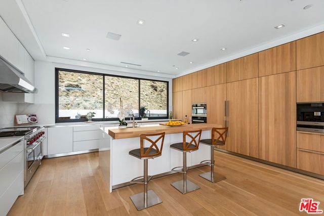 5107 Los Hermosos Way, Los Angeles, CA 90027