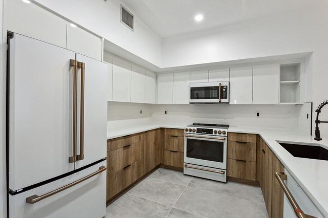 250 NE 3rd Avenue 1-416, Delray Beach, FL 33444