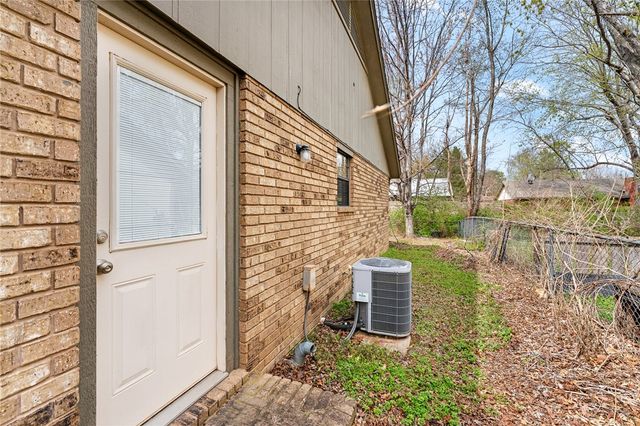 1506 E Cortland Street, Fayetteville, AR 72703