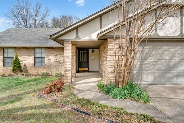 1506 E Cortland Street, Fayetteville, AR 72703