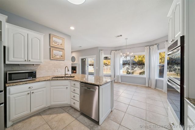 4213 S Redwood Avenue, Broken Arrow, OK 74011