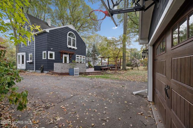 2276 Burroughs Drive, Toledo, OH 43614