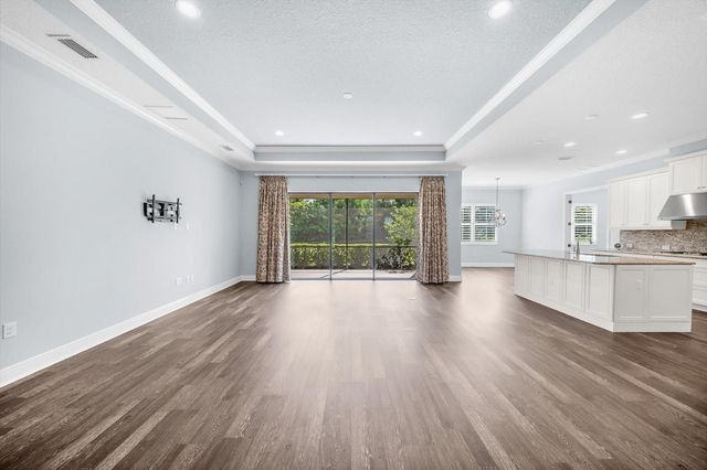 8256 LARKSPUR CIRCLE, Sarasota, FL 34241