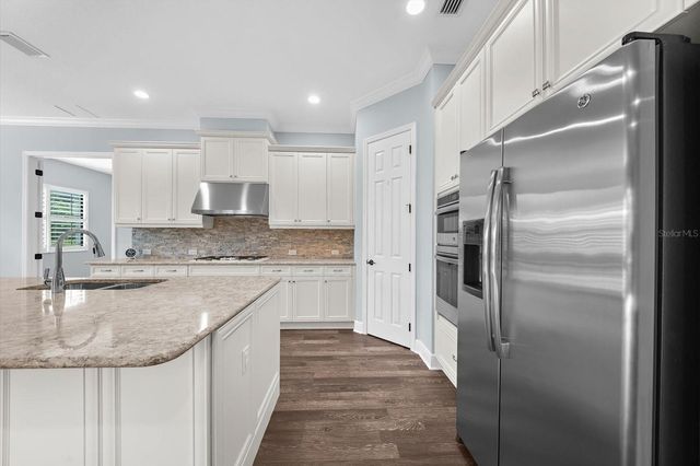 8256 LARKSPUR CIRCLE, Sarasota, FL 34241