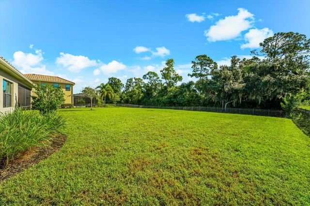 8256 LARKSPUR CIRCLE, Sarasota, FL 34241