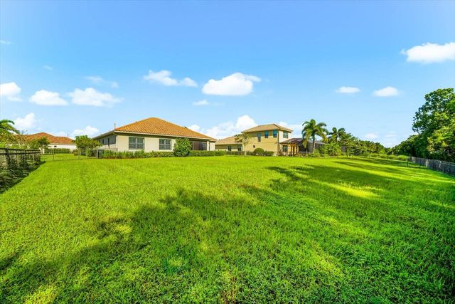 8256 LARKSPUR CIRCLE, Sarasota, FL 34241