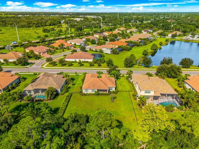 8256 LARKSPUR CIRCLE, Sarasota, FL 34241