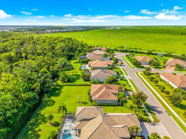 8256 LARKSPUR CIRCLE, Sarasota, FL 34241