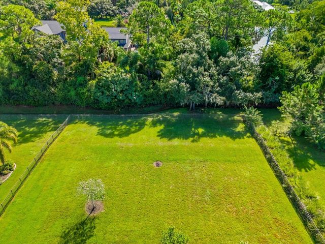 8256 LARKSPUR CIRCLE, Sarasota, FL 34241