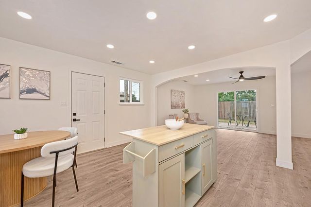 8894 Sharkey Ave, Elk Grove, CA 95624