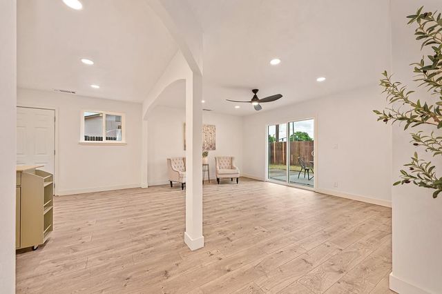8894 Sharkey Ave, Elk Grove, CA 95624