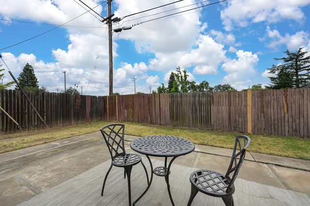 8894 Sharkey Ave, Elk Grove, CA 95624