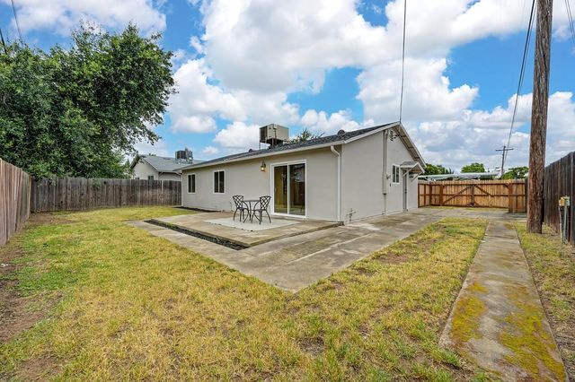 8894 Sharkey Ave, Elk Grove, CA 95624