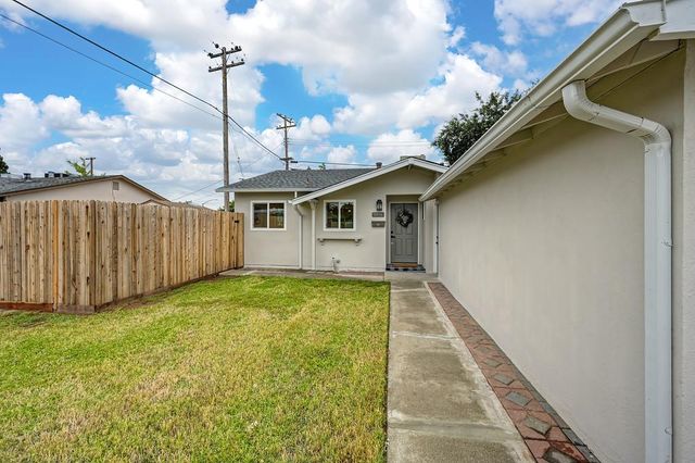 8894 Sharkey Ave, Elk Grove, CA 95624