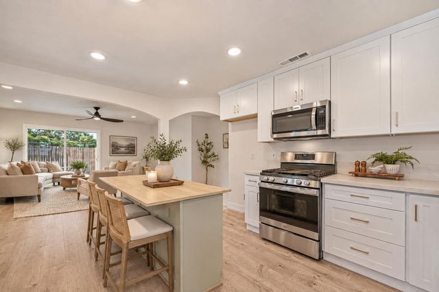 8894 Sharkey Ave, Elk Grove, CA 95624
