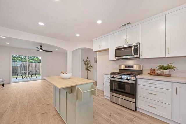8894 Sharkey Ave, Elk Grove, CA 95624