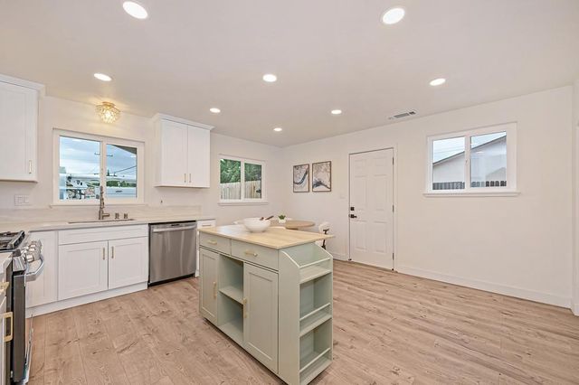 8894 Sharkey Ave, Elk Grove, CA 95624