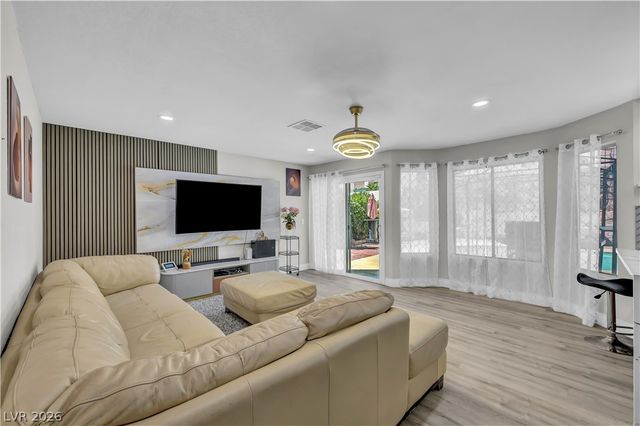 2913 Whispering Wind Drive, Las Vegas, NV 89117