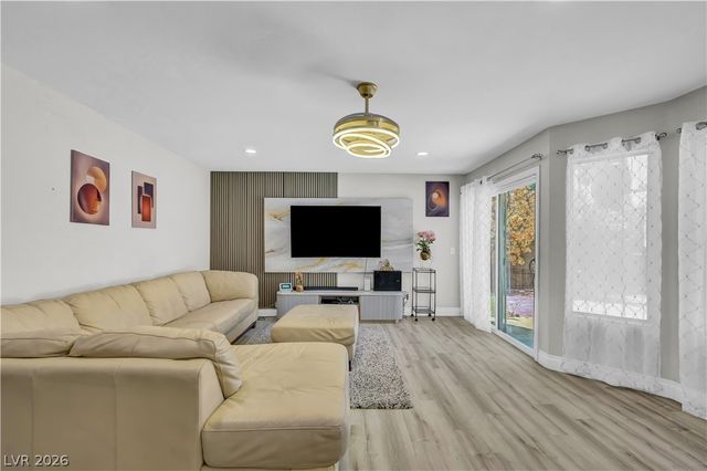 2913 Whispering Wind Drive, Las Vegas, NV 89117