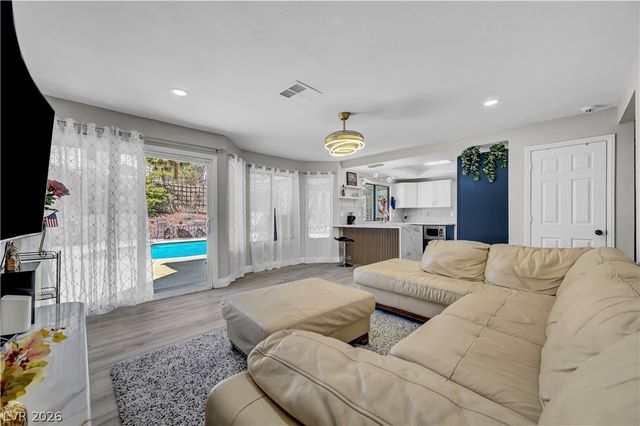 2913 Whispering Wind Drive, Las Vegas, NV 89117