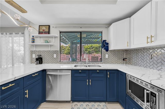 2913 Whispering Wind Drive, Las Vegas, NV 89117