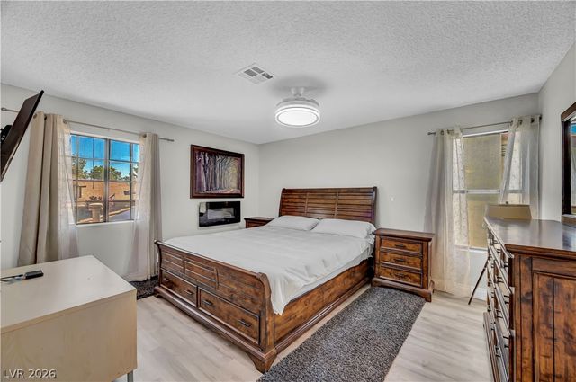 2913 Whispering Wind Drive, Las Vegas, NV 89117