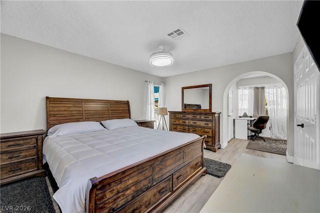 2913 Whispering Wind Drive, Las Vegas, NV 89117