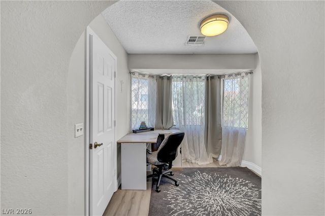 2913 Whispering Wind Drive, Las Vegas, NV 89117